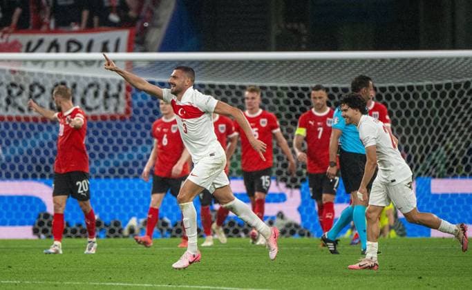 Football, men, season 2023 24, UEFA Euro EM 2024, round of 16 in Leipzig, Austria Turkey, f l Merih Demiral Turkey , Ferdi Kadioglu Turkey , cheering after scoring 0 2, 02 07 2024, Copyright: xMatthiasxKochx