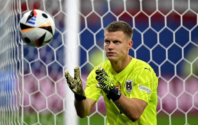 Football Euro 2024 Round of 16 02 07 2024 Austria Turkey Goalkeeper Patrick Pentz Austria