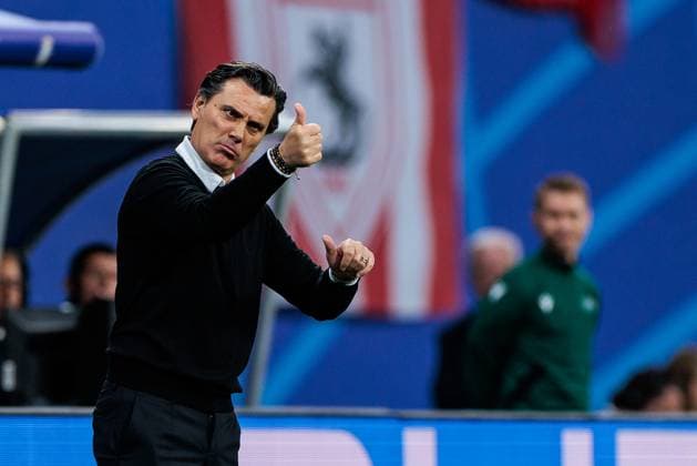 UEFA EURO 2024 Austria Turkey 02 07 2024 Vincenzo Montella head coach, coach Turkey gestures UEFA EURO 2024 Austria Turkey Leipzig Stadium, Leipzig on 02 07 2024 Copyright: xBEAUTIFULxSPORTS Wunderlx