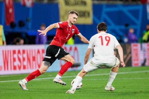 UEFA EURO 2024 Austria Turkey 02 07 2024 duel Stefan Posch Austria, 5 , Kenan Yildiz Turkey, 19 UEFA EURO 2024 Austria Turkey Leipzig Stadium, Leipzig on 02 07 2024 Copyright: xBEAUTIFULxSPORTS Wunderlx