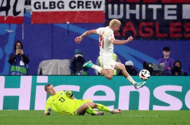 02 07 2024, xtgx, European Football Championship 2024 1 8 Final, Austria Turkey emspor, v l Patrick Pentz Austria , Baris Alper Yilmaz Turkey Turkey UEFA REGULATIONS PROHIBIT ANY USE OF PHOTOGRAPHS as IMAGE SEQUENCES and or QUASI VIDEO Leipzig