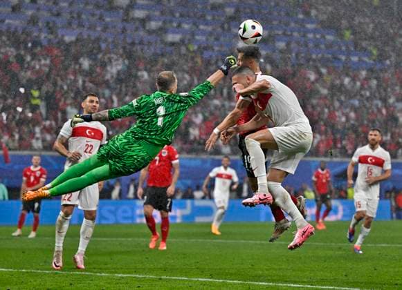 02 07 2024, Football UEFA EURO 2024, Round of 16, Austria Turkey, in the RB Arena Leipzig, Christoph Baumgartner Austria fails against Mert Günok Turkey