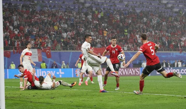02 07 2024, xtgx, European Football Championship 2024 1 8 Final, Austria Turkey emspor, v l Okay Yokuslu Turkey Turkey , Stefan Posch Austria UEFA REGULATIONS PROHIBIT ANY USE OF PHOTOGRAPHS as IMAGE SEQUENCES and or QUASI VIDEO Leipzig