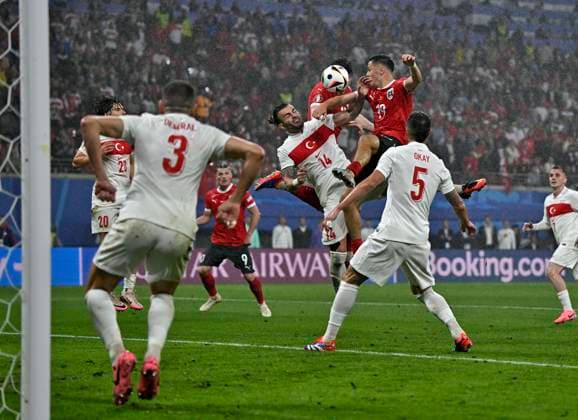 02 07 2024, Football UEFA EURO 2024, Round of 16, Austria Turkey, at the RB Arena Leipzig, f l Abdülkerim Bardakci Turkey , against Michael Gregoritsch Austria and Florian Kainz Austria