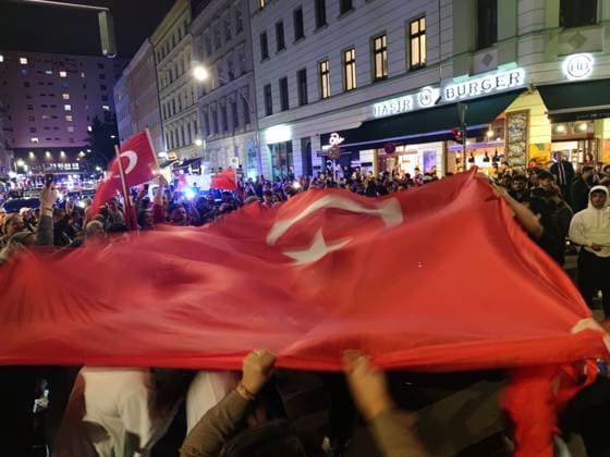 Berlin, Germany, 02 07 2024 Kreuzberg European Football Championship 2024, round of 16, Austria Turkey Turks celebrate their teams victory and their place in the quarter-finals Copyright: xdtsxNachrichtenagenturx dts_42949
