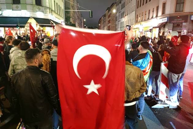 Berlin, Germany, 02 07 2024 Kreuzberg European Football Championship 2024, round of 16, Austria Turkey Turks celebrate their teams victory and their place in the quarter-finals Copyright: xdtsxNachrichtenagenturx dts_42956