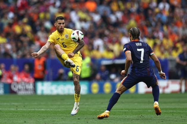 Marius Marin (Romania)Xavi Simons (Netherlands) during the UEFA EURO, EM, Europameisterschaft,Fussball Germany 2024 match between Romania 0-3 Netherlands at Munich Football Arena on July 02, 2024 in Munich , Germany. Noxthirdxpartyxsales  (258440220)