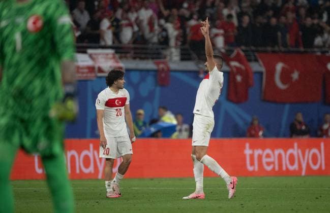 Football, men, season 2023 24, UEFA Euro EM 2024, round of 16 in Leipzig, Austria Turkey 1 2 , f l Ferdi Kadioggu Turkey , Merih Demiral Turkey me wolf salute, cheering after goal to 0 2, 02 07 2024, Copyright: xMatthiasxKochx