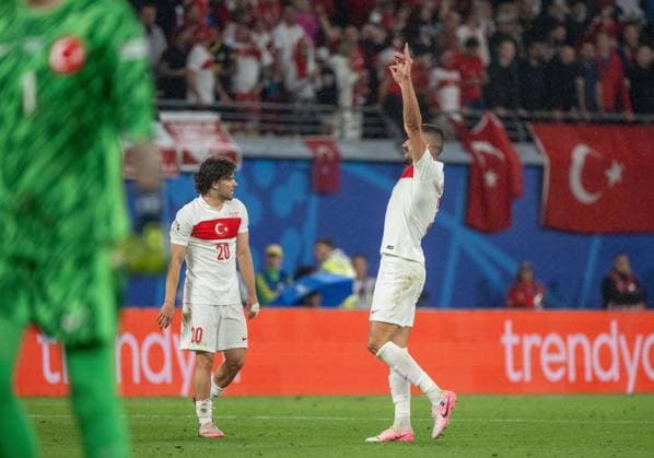 Football, men, season 2023 24, UEFA Euro EM 2024, round of 16 in Leipzig, Austria Turkey 1 2 , f l Ferdi Kadioggu Turkey , Merih Demiral Turkey me wolf salute, cheering after goal to 0 2, 02 07 2024, Copyright: xMatthiasxKochx