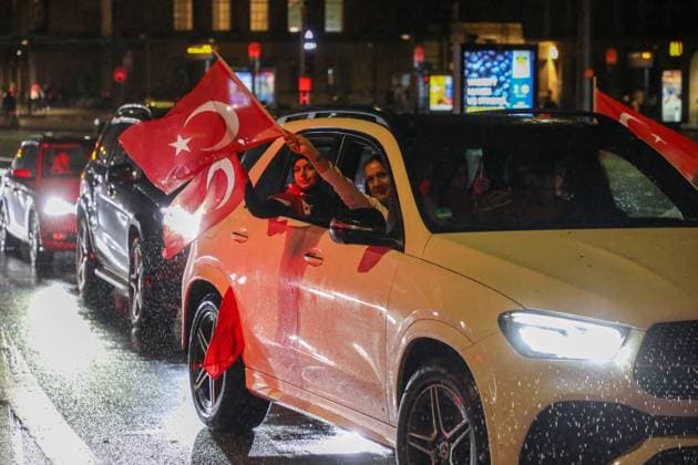 Leipzig After Turkey victory Cheering and honking cars in the city center 03 07 2024 around 1 a.m. Leipzig, city center After the victory of the Turkish team in the European Championship round of 16 in Leipzig, very isolated supporters of the winning team expressed their joy by cheering and honking their car horns The police accompanied the vehicles on the inner city ring road, but did not intervene As things stand at present, there were no incidents The situation after the end of the game in the city center, at the stadium and also in Eisenbahnstraße and eastern districts remained calm Leipzig Saxony Germany Copyright: xEHLxMediax 240703_em-leipzig-tuerkei_2