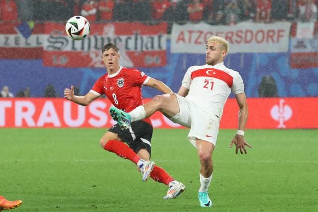 Austria Turkey UEFA EURO 2024 Leipzig, 02 07 2024, Leipzig Stadium, UEFA EURO 2024 Germany , Round of 16, Austria Turkey , In the picture from l Alexander Prass 8, AUT and BarÄ±s Alper YÄ±lmaz 21, TUR ,