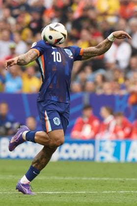 (240703) -- MUNICH, July 3, 2024 -- Memphis Depay of the Netherlands controls the ball during the UEFA EURO, EM, Europameisterschaft,Fussball 2024 Round of 16 match between Romania and the Netherlands in Munich, Germany on July 2, 2024. ) (SP)GERMANY-MUNICH-FOOTBALL-EURO 2024-ROMANIA VS NETHERLANDS MengxDingbo 