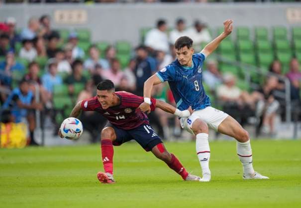 July 2, 2024, Austin, Tx, United States: ORLANDO GALO (14) of Costa Rica battles DAMIAN BOBADILLA (8) of Paraguay during first half in Group D CONMEBOL Copa America action with Paraguay challenging Costa Rica at Austin s Q2 Stadium on July 2, 2024. Austin United States - ZUMAd150 20240702_znp_d150_013 Copyright: xBobxDaemmrichx