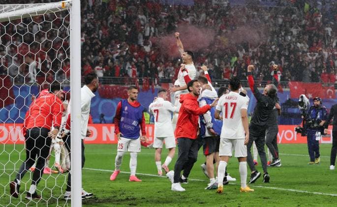 front Hakan Calhanoglu, Irfan Can Kahveci, Turkish team cheers after the end of the match Sports Football Soccer European Championship Euro 2024 European Championship Men Season 2023 2024 02 07 2024 Austria AUT vs Turkey TUR in Leipzig DFL regulations prohibit any use of photographs as image sequences and or quasi video