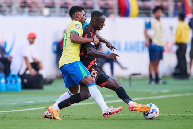 RECORD DATE NOT STATED Copa America USA 2024 Brazil vs Colombia Rodrygo (L) of Brazil fights for the ball with Driver Machado (R) of Colombia during the game between Brazil and Colombia as part of the CONMEBOL Copa America USA 2024 group D, at Levis Stadium, on July 02, 2024 in Santa Clara, California, United States. SANTA CLARA CALIFORNIA UNITED STATES  Copyright: xJorgexMartinezx 20240702211714_CA_GD_2024_BRA_COL_MACHADO86