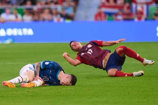 RECORD DATE NOT STATED Copa America USA 2024 Costa Rica vs Paraguay Miguel Almiron (L) of Paraguay fights for the ball with Warren Madrigal (R) of Costa Rica during the game between Costa Rica and Paraguay as part of the CONMEBOL Copa America USA 2024 group D, at Q2 Stadium, on July 02, 2024 in Austin, Texas, United States. AUSTIN TEXAS UNITED STATES  Copyright: xJONATHANxDUENASx 20240702203530_CA_GD_2024_CRC_PAR_ALMIRON71