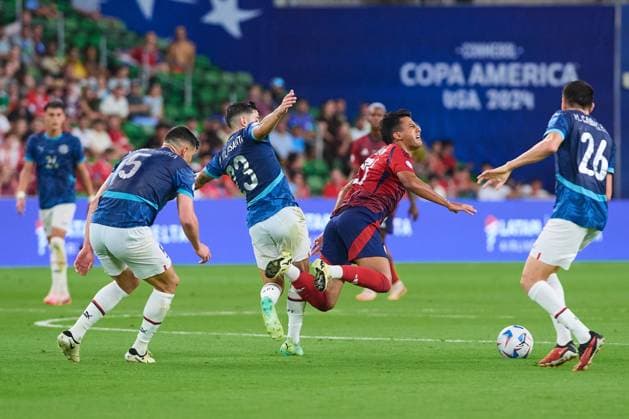 RECORD DATE NOT STATED Copa America USA 2024 Costa Rica vs Paraguay Ramon Sosa (L) of Paraguay fights for the ball with Jefferson Brenes (R) of Costa Rica during the game between Costa Rica and Paraguay as part of the CONMEBOL Copa America USA 2024 group D, at Q2 Stadium, on July 02, 2024 in Austin, Texas, United States. AUSTIN TEXAS UNITED STATES  Copyright: xJONATHANxDUENASx 20240702213421_CA_GD_2024_CRC_PAR_BRENES102