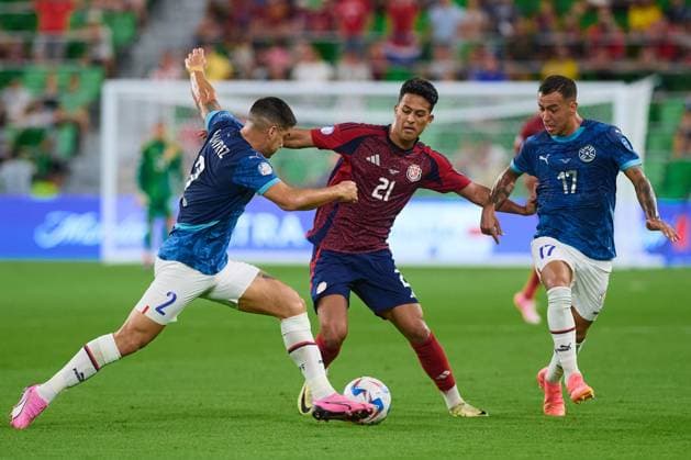 RECORD DATE NOT STATED Copa America USA 2024 Costa Rica vs Paraguay Ivan Ramirez (L) of Paraguay fights for the ball with Alvaro Zamora (R) of Costa Rica during the game between Costa Rica and Paraguay as part of the CONMEBOL Copa America USA 2024 group D, at Q2 Stadium, on July 02, 2024 in Austin, Texas, United States. AUSTIN TEXAS UNITED STATES  Copyright: xJONATHANxDUENASx 20240702215023_CA_GD_2024_CRC_PAR_ZAMORA110