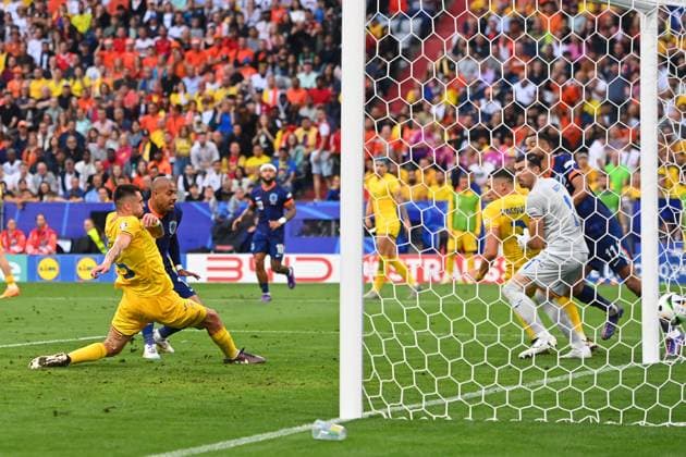 Goal Donyell MALEN NED for 2 0, action, shot on goal against Andrei BURCA ROM and goalkeeper Bart VERBRUGGEN NED penalty area scene round of 16 Romania ROU Netherlands NED 0 3 on 02 07 2024, Football Arena Munich Football UEFA EURO 2024 GERMANY from 14 06 2024 14 07 2024