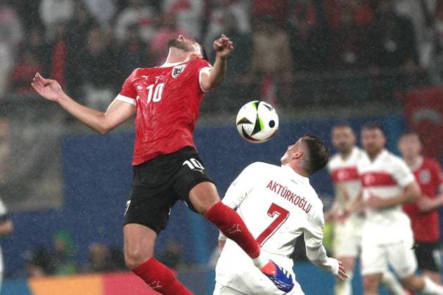 Leipzig, Saxony, Germany, 02 07 2024 Red Bull Arena European Football Championship 2024, round of 16, Austria Turkey Florian Grillitsch 19, Austria in header duel with Kerem Aktürkoglu 7, Turkey Copyright: xdtsxNachrichtenagenturx dts_42976