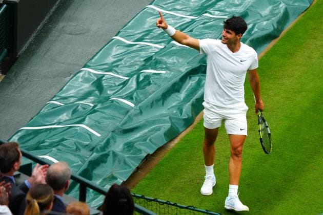 Carlos Alcaraz celebrates a winner during his second round match Wimbledon Tennis Championships, Day 3, The All England Lawn Tennis and Croquet Club, London, UK - 03 Jul 2024  Copyright: xJavierxGarcia Shutterstockx 14568269cb