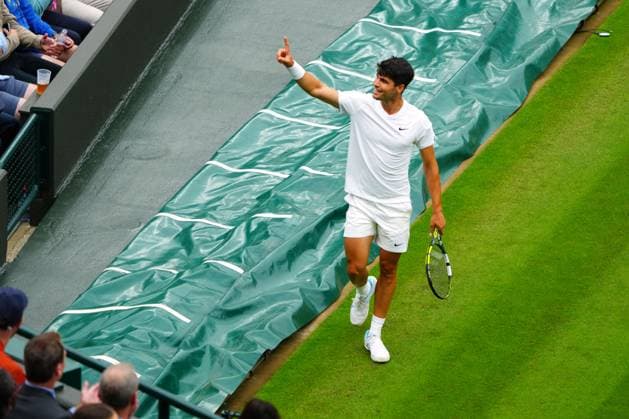 Carlos Alcaraz celebrates a winner during his second round match Wimbledon Tennis Championships, Day 3, The All England Lawn Tennis and Croquet Club, London, UK - 03 Jul 2024  Copyright: xJavierxGarcia Shutterstockx 14568269bz