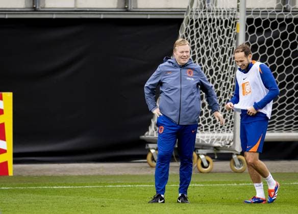 WOLFSBURG - National coach Ronald Koeman and Daley Blind during a training session of the Dutch national team, Nationalteam in the AOK Stadium on July 3, 2024 in Wolfsburg, Germany. The Dutch national team is preparing for the Quarter-finals of the European Football Championship in Germany against Turkey. ANP KOEN VAN WEEL UEFA EURO, EM, Europameisterschaft,Fussball 2024 2024 xVIxANPxSportx xxANPxIVx 502690333 originalFilename: 502690333.jpg