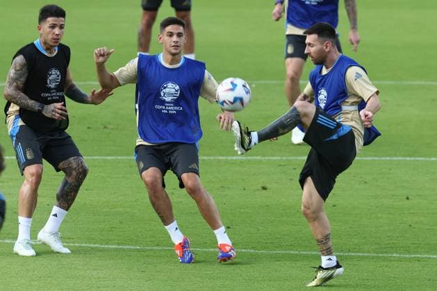 Argentina s forward Lionel Messi R , defender Lucas Martinez Quarta C and midfielder Enzo Fernandez during a training session ahead the match against Ecuador for the Copa America USA 2024 quarterfinal match, at Shell Energy Stadium in Houston, TX, on July 3, 2024 HOUSTON UNITED STATES Copyright: xALEJANDROxPAGNIx