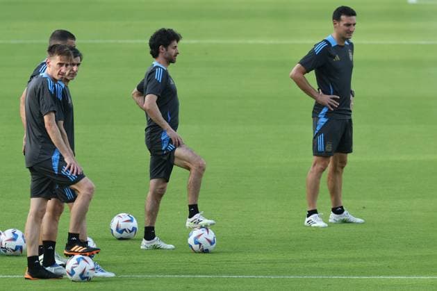 Argentina s head coach Lionel Scaloni R and coach assistant Pablo Aimar C stand in a training session ahead the match against Ecuador for the Copa America USA 2024 quarterfinal match, at Shell Energy Stadium in Houston, TX, on July 3, 2024 HOUSTON UNITED STATES Copyright: xALEJANDROxPAGNIx