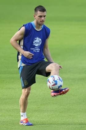 Argentina s midfielder Giovani Lo Celso takes part in a training session ahead the match against Ecuador for the Copa America USA 2024 quarterfinal match, at Shell Energy Stadium in Houston, TX, on July 3, 2024 HOUSTON UNITED STATES Copyright: xALEJANDROxPAGNIx