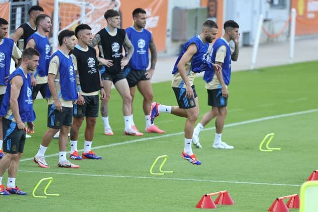 Argentina™s footballers take part in a training session ahead the match against Ecuador for the Copa America USA 2024 quarterfinal match, at Shell Energy Stadium in Houston, TX, on July 3, 2024 HOUSTON UNITED STATES Copyright: xALEJANDROxPAGNIx