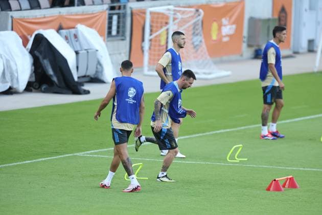 Argentina s forward Lionel Messi C and footballers take part in a training session ahead the match against Ecuador for the Copa America USA 2024 quarterfinal match, at Shell Energy Stadium in Houston, TX, on July 3, 2024 HOUSTON UNITED STATES Copyright: xALEJANDROxPAGNIx