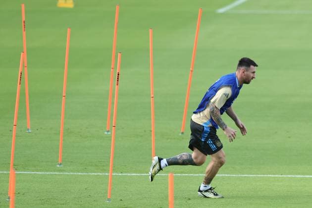 Argentina s forward Lionel Messi R and footballers take part in a training session ahead the match against Ecuador for the Copa America USA 2024 quarterfinal match, at Shell Energy Stadium in Houston, TX, on July 3, 2024 HOUSTON UNITED STATES Copyright: xALEJANDROxPAGNIx