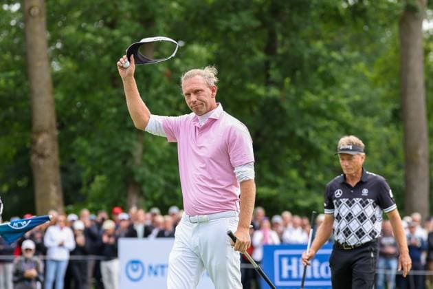 Marcel Siem GER on the green saying goodbye to the fans, BMW International Open 2024, Golf, DP World Tour, Men, Round 1, 04 07 2024 Eichenried Bayern Germany Copyright: xkolbert-press ChristianxKolbertx