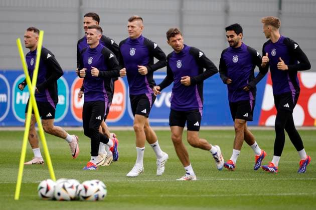 German National Soccer Team s players attend a team s training session on the eve of its Euro2024 s quarter-final game against Spain in Herzogenaurach, Germany, 04 July 2024. German National Soccer Team training session !ACHTUNG: NUR REDAKTIONELLE NUTZUNG!  Copyright: xAlbertoxEstevezx GRAF1546 20240704-55014056474_1