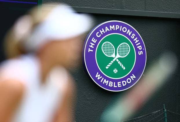 The Wimbledon logo behind Katie Boulter of Great Britain Wimbledon Tennis Championships, Day 4, The All England Lawn Tennis and Croquet Club, London, UK - 04 Jul 2024  Copyright: xJamesxMarsh Shutterstockx 14569387bg