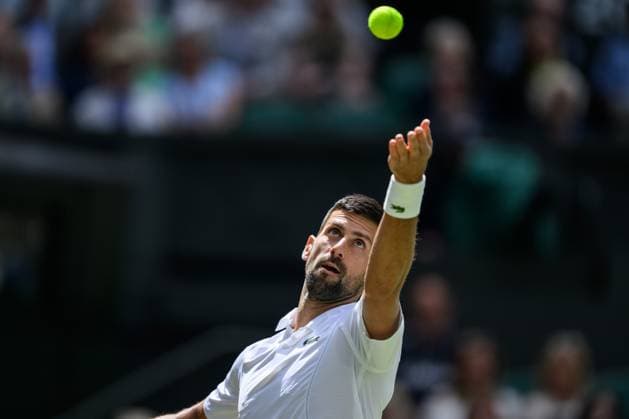 240704 Novak Djokovic of Serbia competes in a second round singles match during day 4 of Wimbledon on July 4, 2024 in London Photo Jesper Zerman BILDBYRAN kod JZ JZ0550 tennis wimbledon dag 4 bbeng  Copyright: JESPERxZERMAN BB240704JZ033