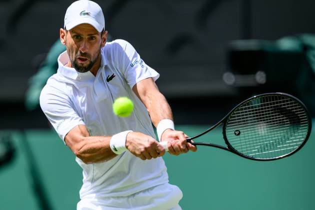 240704 Novak Djokovic of Serbia competes in a second round singles match during day 4 of Wimbledon on July 4, 2024 in London Photo Jesper Zerman BILDBYRAN kod JZ JZ0550 tennis wimbledon dag 4 bbeng  Copyright: JESPERxZERMAN BB240704JZ048