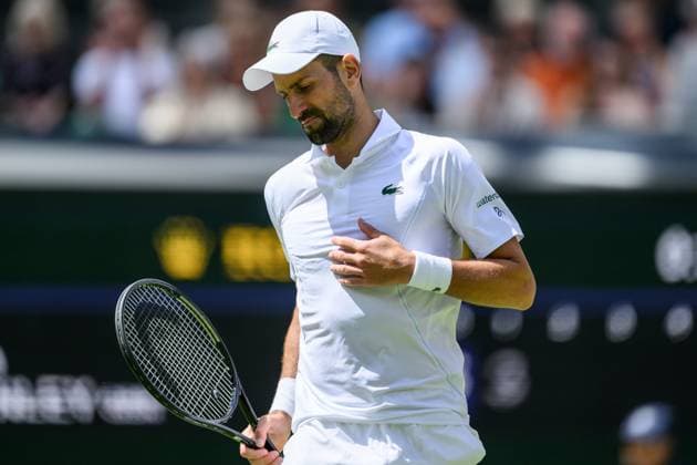 240704 Novak Djokovic of Serbia competes in a second round singles match during day 4 of Wimbledon on July 4, 2024 in London Photo Jesper Zerman BILDBYRAN kod JZ JZ0550 tennis wimbledon dag 4 bbeng  Copyright: JESPERxZERMAN BB240704JZ059