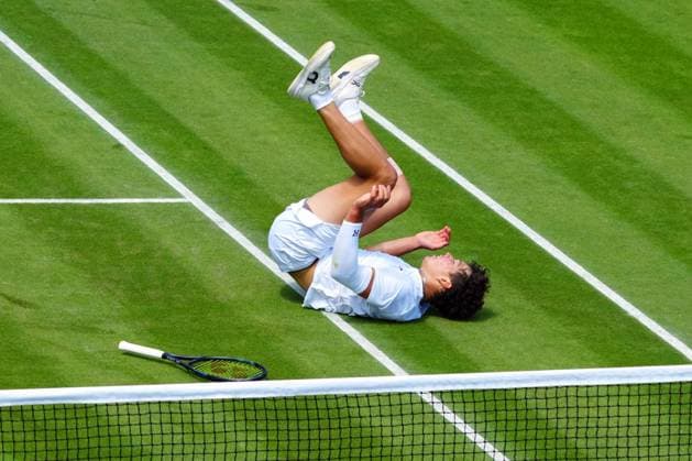 Ben Shelton slips on the court during his second round match Wimbledon Tennis Championships, Day 4, The All England Lawn Tennis and Croquet Club, London, UK - 04 Jul 2024  Copyright: xJavierxGarcia Shutterstockx 14569389bq