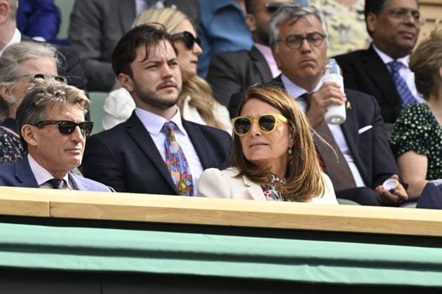 Tennis : Wimbledon 2024 - England - Carol Middleton et son mari - Parents de Kate dans la Royal Box Tennis : Wimbledon 2024 - England - 04 07 2024 ChrysleneCaillaud Panoramic 