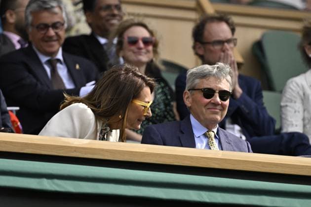 Tennis : Wimbledon 2024 - England - Carol Middleton et son mari - Parents de Kate dans la Royal Box Tennis : Wimbledon 2024 - England - 04 07 2024 ChrysleneCaillaud Panoramic 