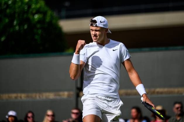 240704 Holger Rune of Denmark celebrates as he competes in a second round singles match during day 4 of Wimbledon on July 4, 2024 in London Photo Jesper Zerman BILDBYRAN kod JZ JZ0550 tennis wimbledon dag 4 bbeng jubel  Copyright: JESPERxZERMAN BB240704JZ111