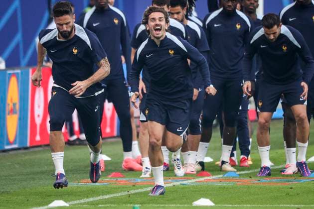 Sport Bilder des Tages Griezmann Antoine GRIEZMANN 7 Midfield entraînement de l équipe de France avant leur match de quart de finale de l UEFA EURO, EM, Europameisterschaft,Fussball 2024 contre le Portugal au Volksparkstadion FOOTBALL : entraînement de l équipe de France avant leur match de quart de finale de l UEFA EURO 2024 contre le Portugal au Volksparkstadion de Hamburg- 04 07 2024 ElyxandroCegarra Panoramic 