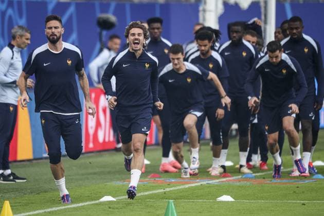 Griezmann Antoine GRIEZMANN 7 Midfield entraînement de l équipe de France avant leur match de quart de finale de l UEFA EURO, EM, Europameisterschaft,Fussball 2024 contre le Portugal au Volksparkstadion FOOTBALL : entraînement de l équipe de France avant leur match de quart de finale de l UEFA EURO 2024 contre le Portugal au Volksparkstadion de Hamburg- 04 07 2024 ElyxandroCegarra Panoramic 
