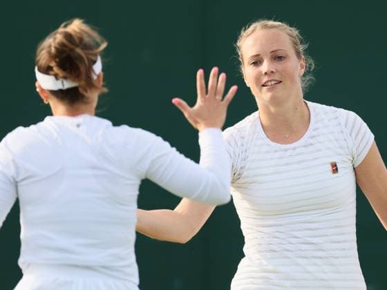 Belgian Kimberley Zimmermann pictured during a doubles tennis match with Czech pair Kolodziejova - Siskova versus US-Belgian pair Davis - Zimmermann, in round 1 of the women s doubles of the 2024 Wimbledon grand slam tournament at the All England Tennis Club, in south-west London, Britain, Thursday 04 July 2024. BENOITxDOPPAGNE  x95829318x