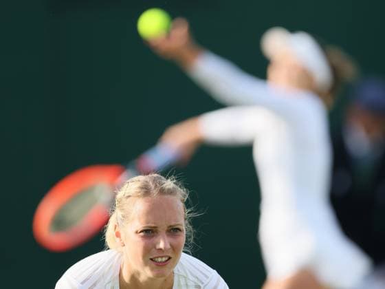 Belgian Kimberley Zimmermann pictured during a doubles tennis match with Czech pair Kolodziejova - Siskova versus US-Belgian pair Davis - Zimmermann, in round 1 of the women s doubles of the 2024 Wimbledon grand slam tournament at the All England Tennis Club, in south-west London, Britain, Thursday 04 July 2024. BENOITxDOPPAGNE  x95829615x