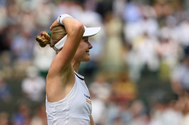 Tennis - Wimbledon Championship 2024 - Day 4 LONDON, ENGLAND - Thursday, July 4, 2024: Harriet Dart (GBR) during the Ladies Singles 2nd Round match on Day Four of The Championships Wimbledon 2024 at the All England Lawn Tennis and Croquet Club. (Photo by Kirsten Holst Propaganda) LONDON All England Lawn Tennis and Croq GREATER LONDON ENGLAND  Copyright: xKirstenxHolstx 2024-07-04-036-Wimbledon_Day_4