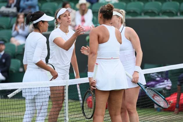 Belgian Elise Mertens pictured in action during a doubles tennis match between Belgian-Taiwanese pair Mertens-Hsieh and US pair Barnett-Christie, in round 1 of the women s doubles of the 2024 Wimbledon grand slam tournament at the All England Tennis Club, in south-west London, Britain, Thursday 04 July 2024. BENOITxDOPPAGNE  x95832989x