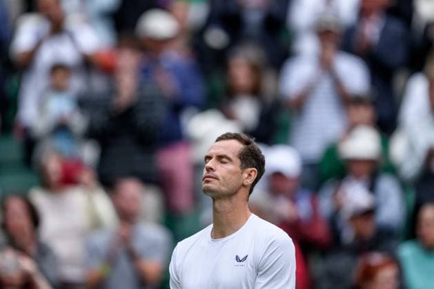 240704 Andy Murray of Great Britain reacts during a tribute to his career during day 4 of Wimbledon on July 4, 2024 in London Photo Jesper Zerman BILDBYRAN kod JZ JZ0550 tennis wimbledon dag 4 bbeng  Copyright: JESPERxZERMAN BB240704JZ124
